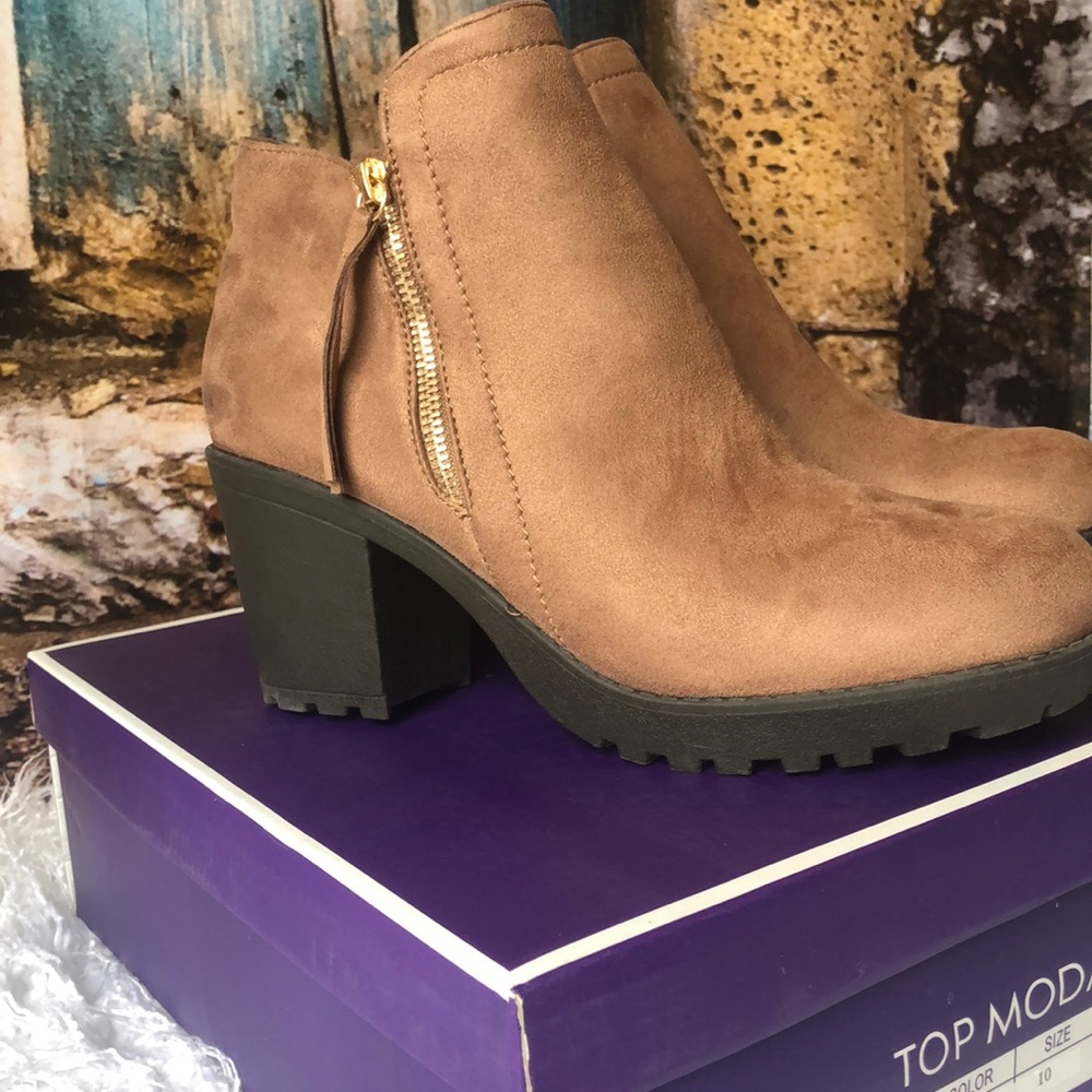 🍂NWT top moda suede taupe bootie with heel - Picture 2 of 6